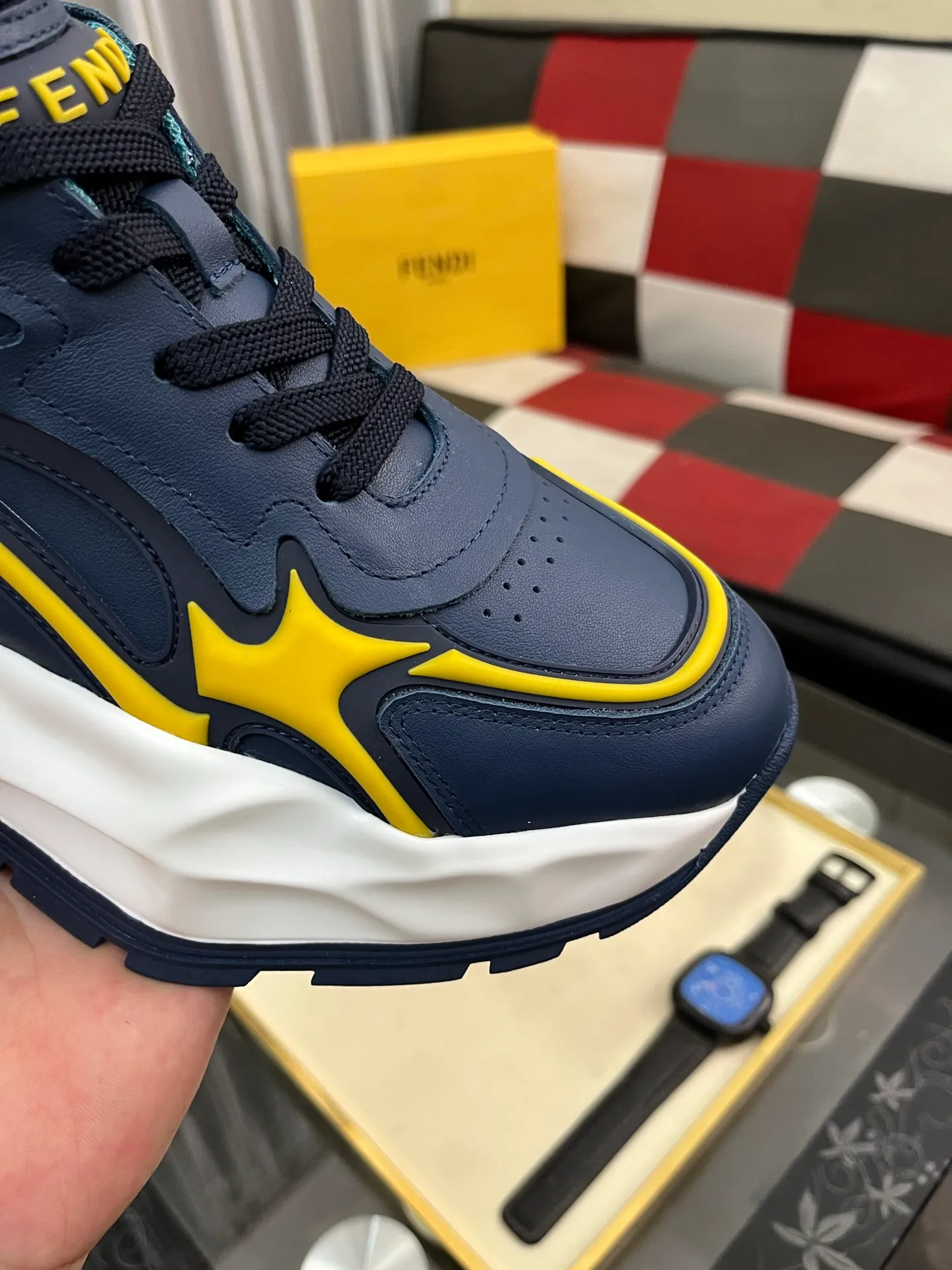 Men's Men's Shoes💰580⌚️⌚️[fendi] Fendi's classic and comfortable men's, this complex sneaker is made of soft calfskin➕genuine leather lining➕original ultra-light rubber material with rough outsole. This unique light style is suitable for the casual and refined sensibility of this season. It is comfortable and natural on the feet. It is an everyday style for casual travel in autumn and winter! 38-446️⃣colors available
